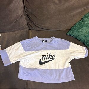 Nike women’s purple and White cropped Shirt